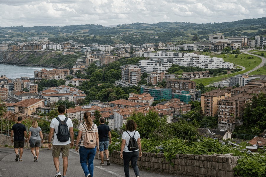 El turismo está transformando el mercado inmobiliario en Asturias, aumentando la demanda y los precios, lo cual beneficia a inversores pero desafía a los residentes.